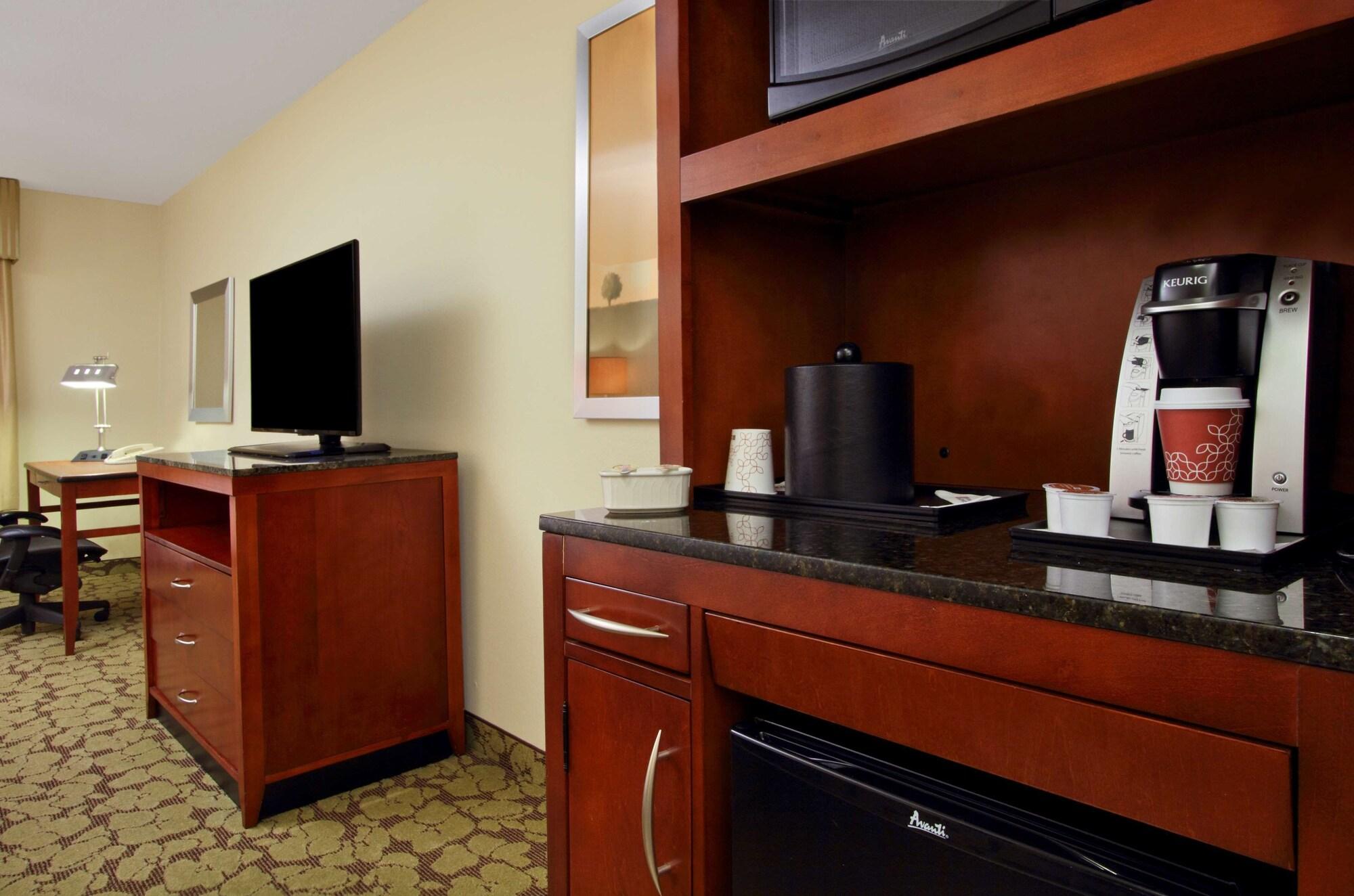 Hilton Garden Inn Columbus Airport Екстериор снимка