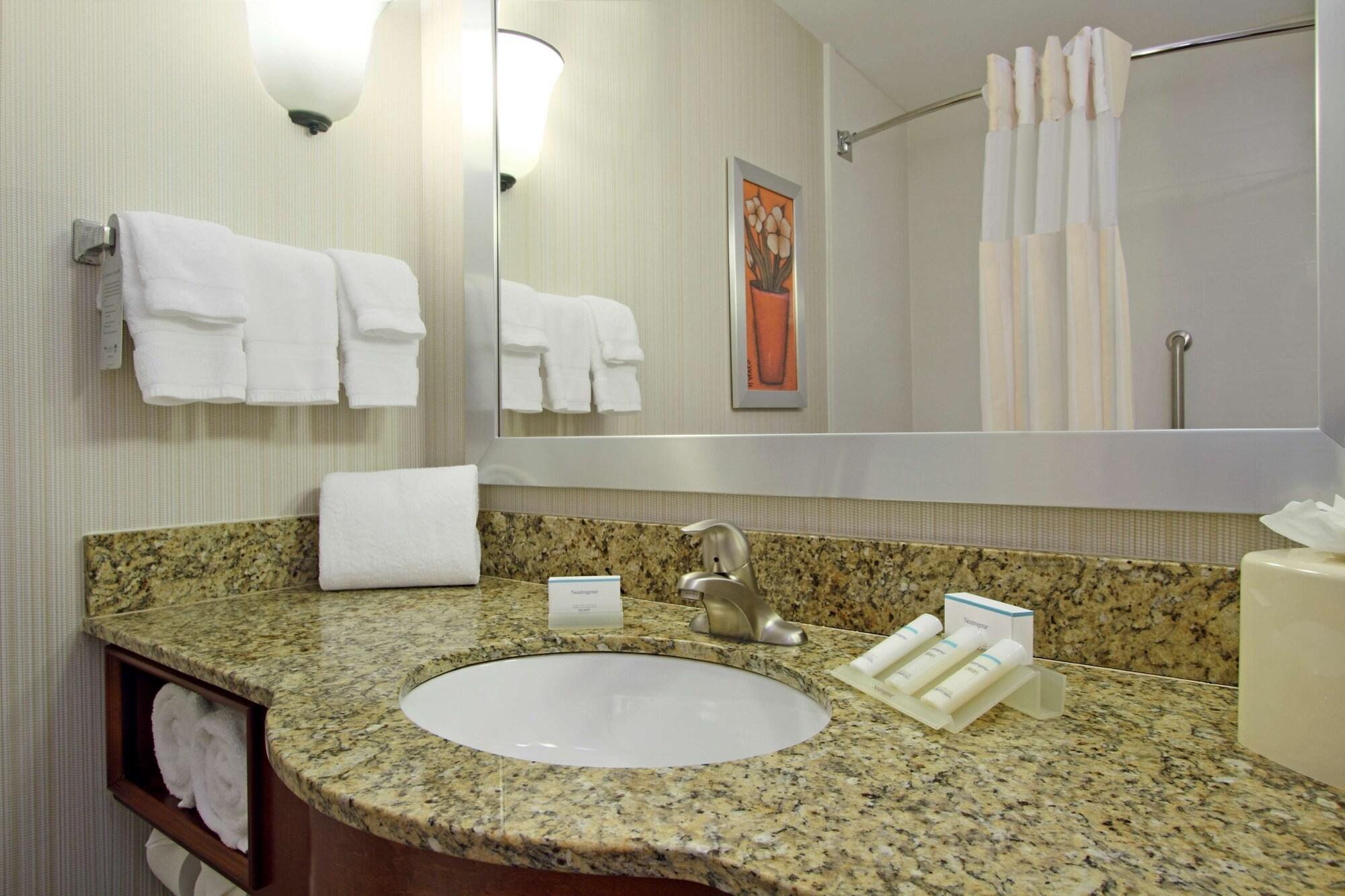 Hilton Garden Inn Columbus Airport Екстериор снимка