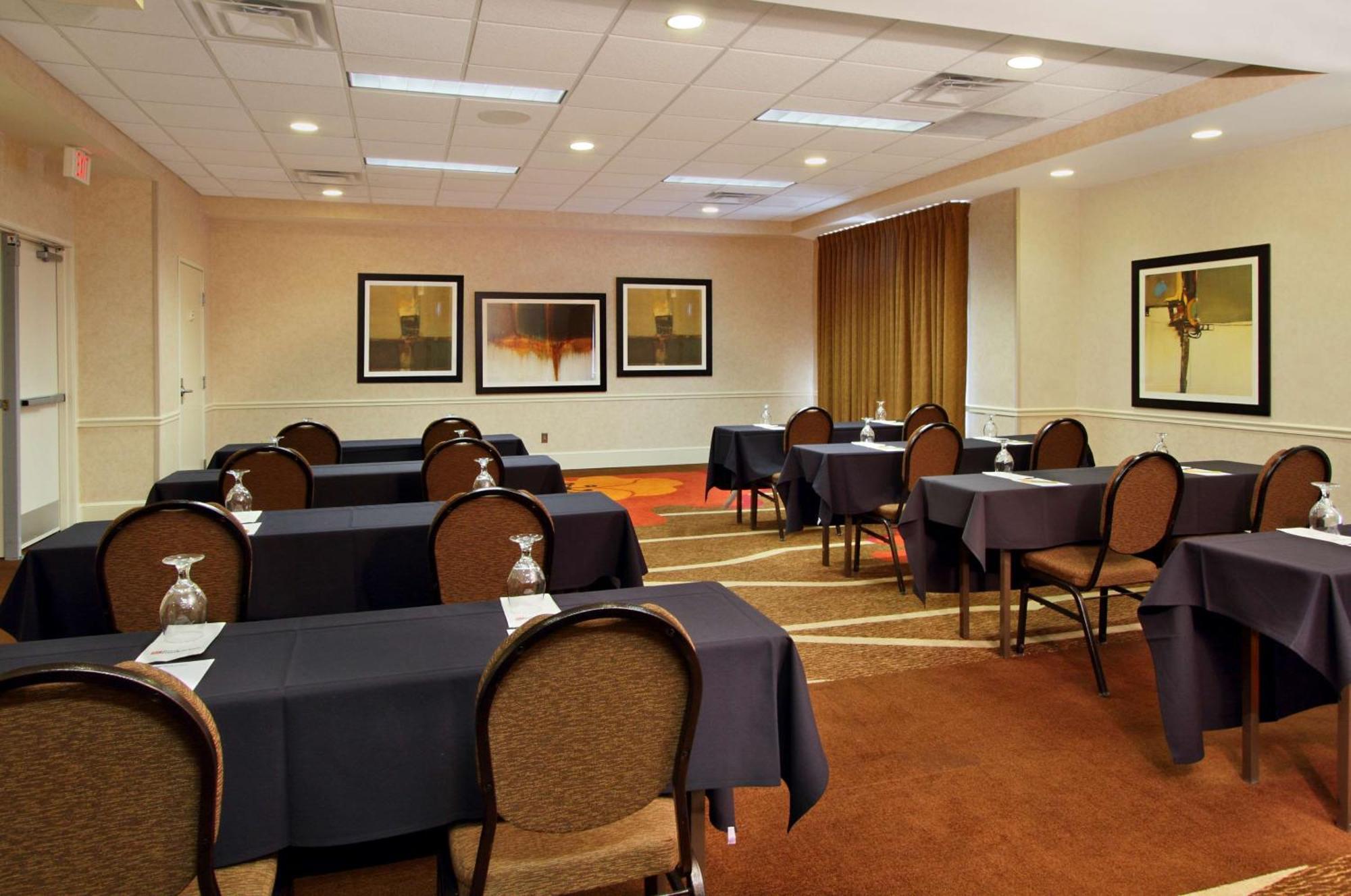 Hilton Garden Inn Columbus Airport Екстериор снимка