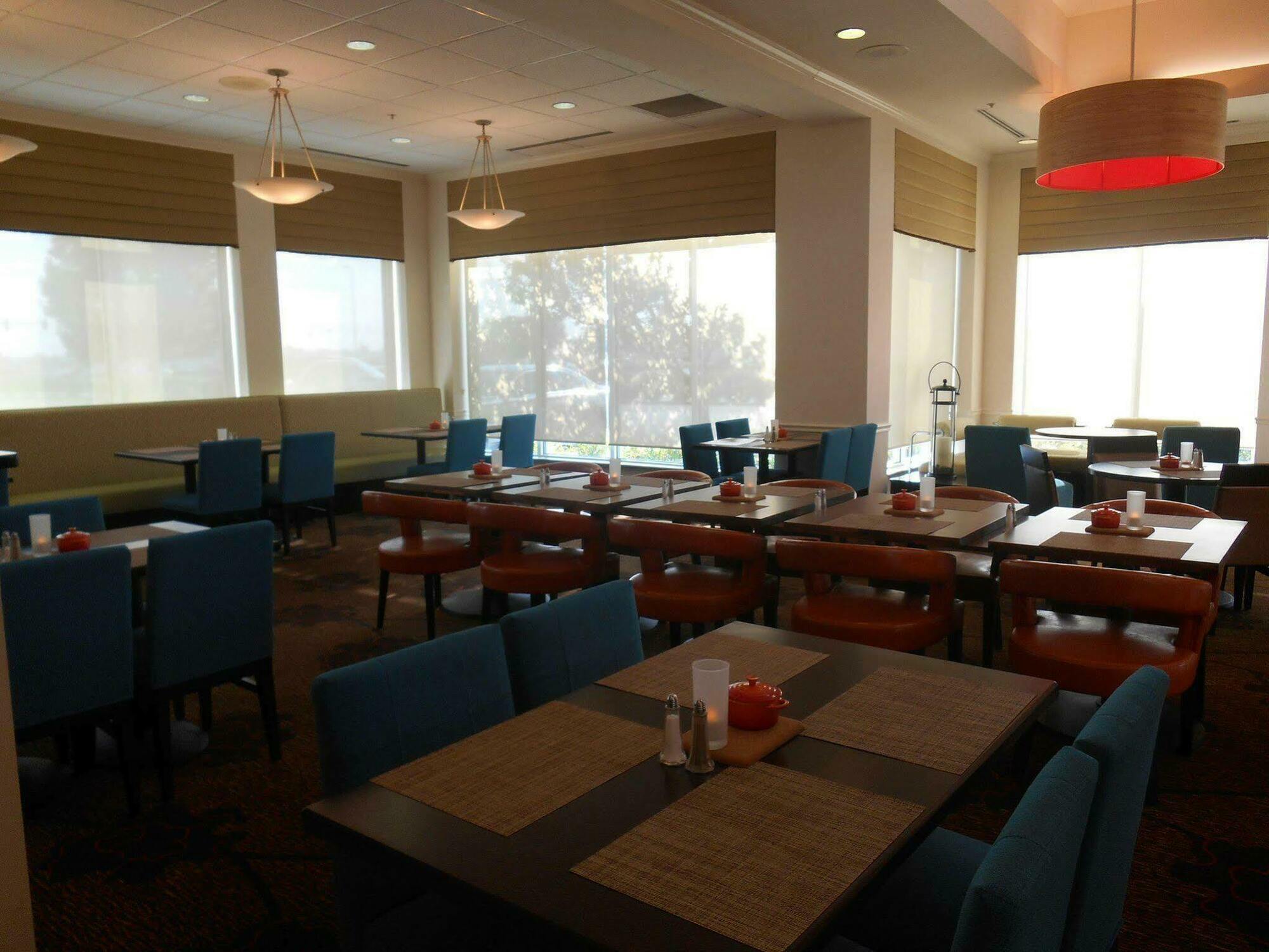 Hilton Garden Inn Columbus Airport Екстериор снимка